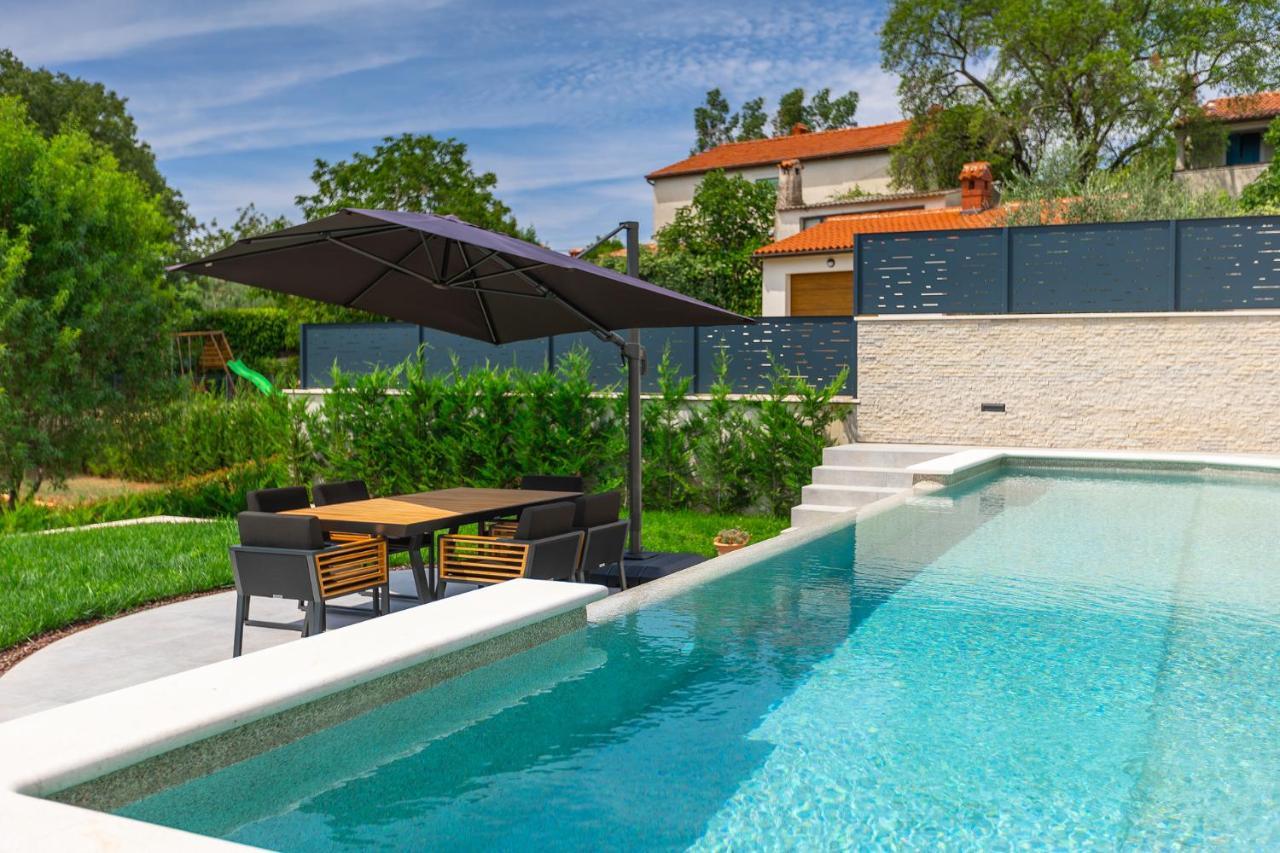 Villa Cascada Muntic Exterior photo