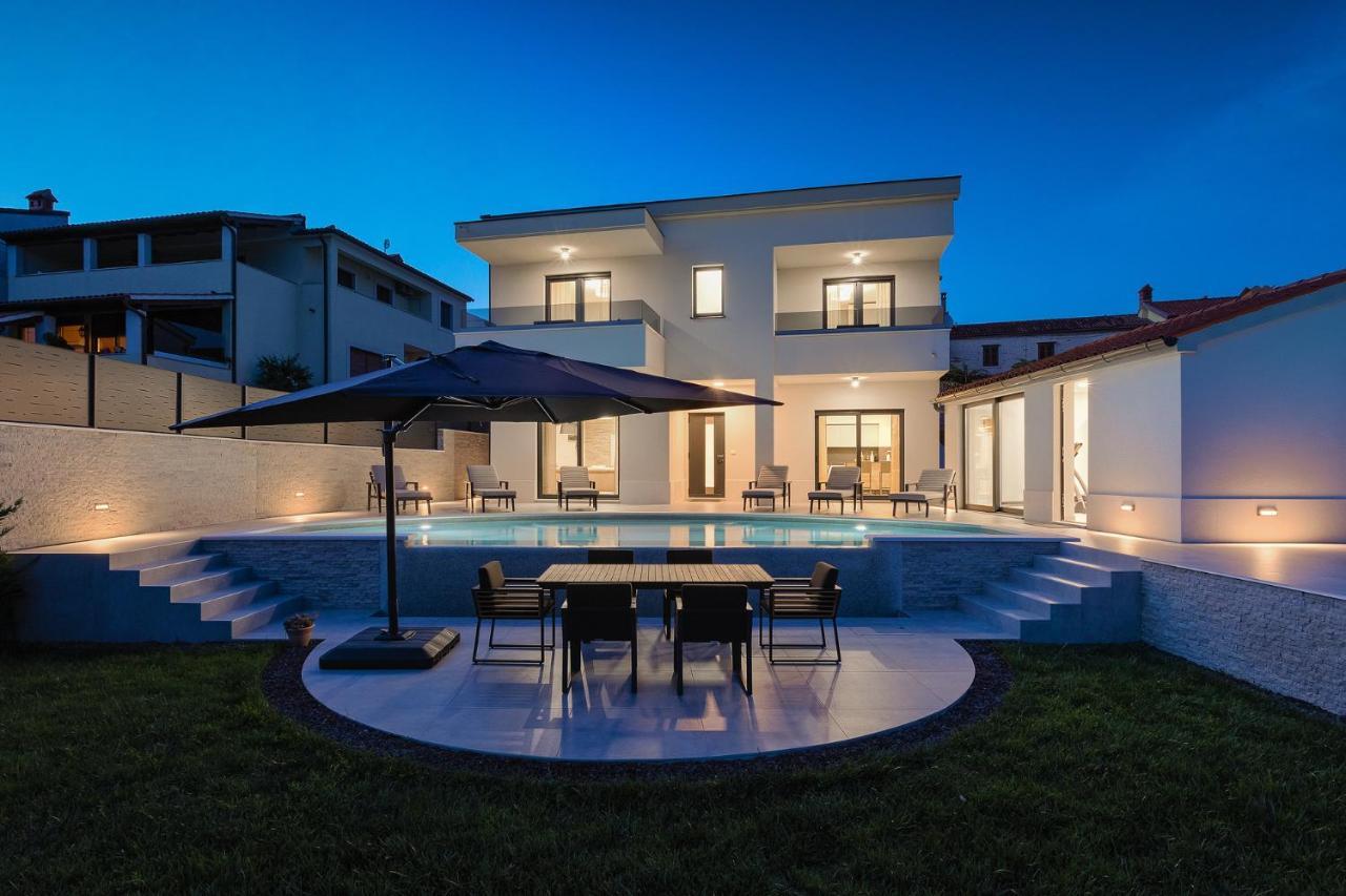 Villa Cascada Muntic Exterior photo